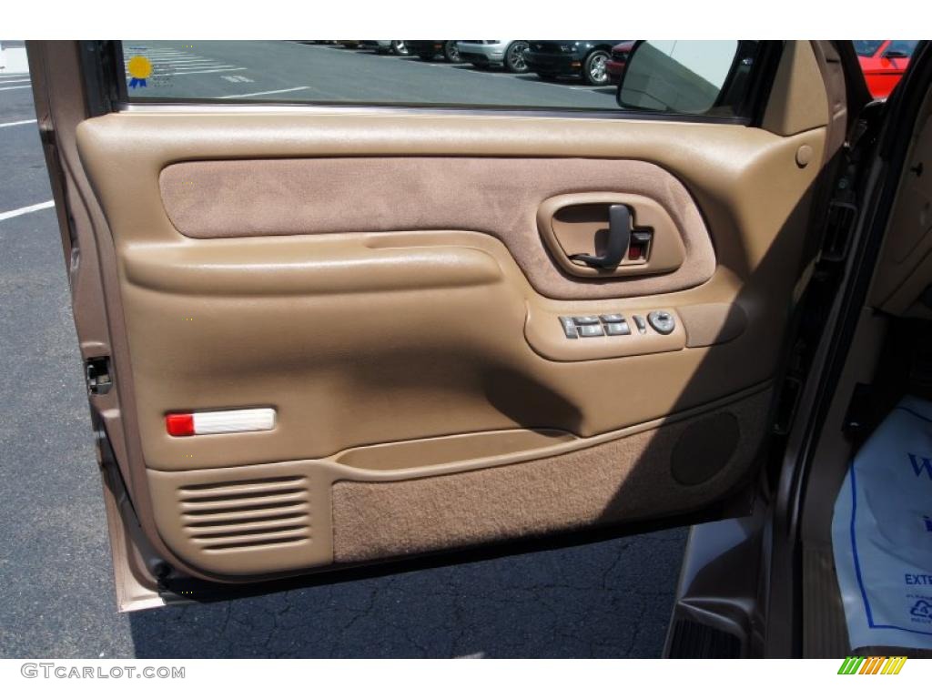 1995 Suburban K1500 LT 4x4 - Light Autumnwood Metallic / Beige photo #28