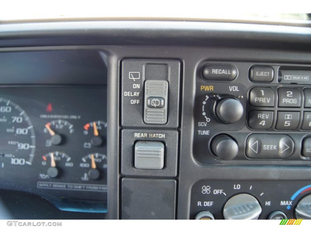 1995 Chevrolet Suburban K1500 LT 4x4 Controls Photo #49716931