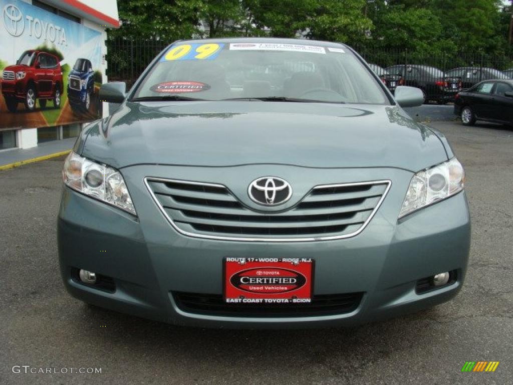 2009 Camry XLE - Aloe Green Metallic / Bisque photo #2