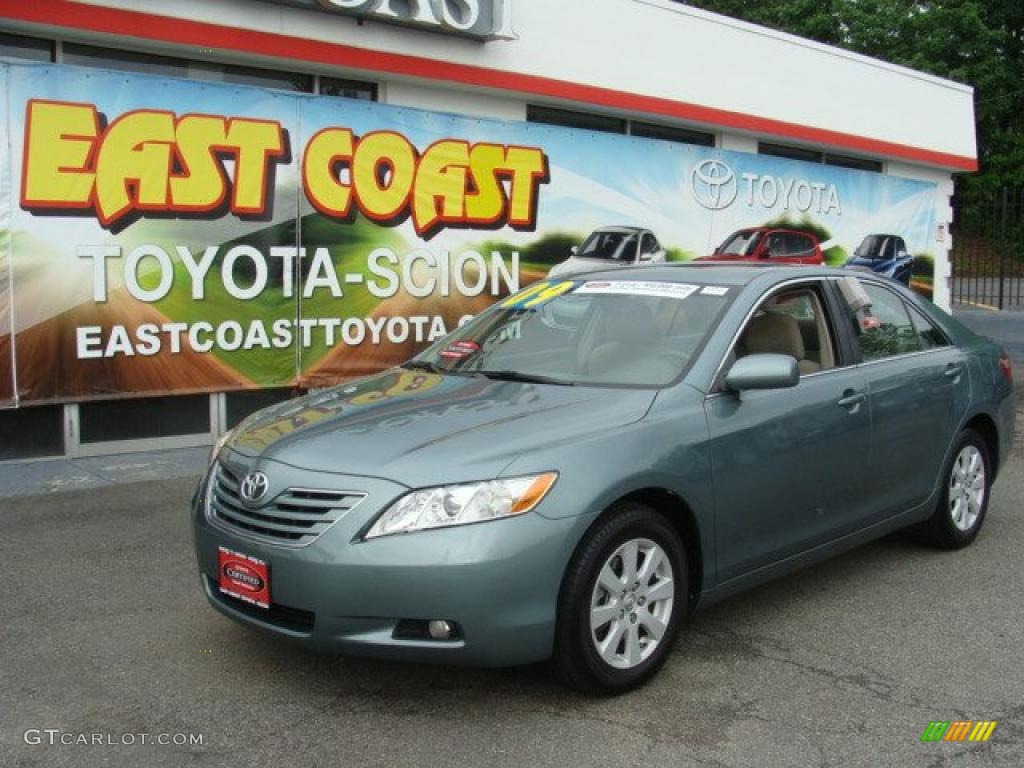 2009 Camry XLE - Aloe Green Metallic / Bisque photo #3