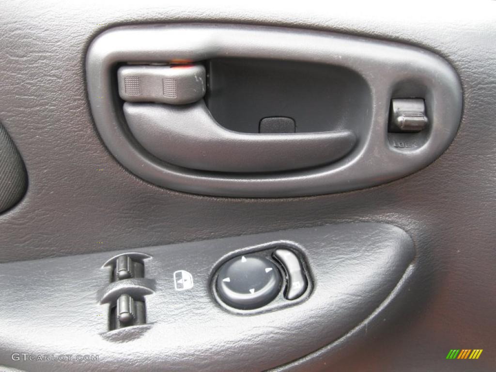 2005 Dodge Neon SXT Controls Photo #49721788