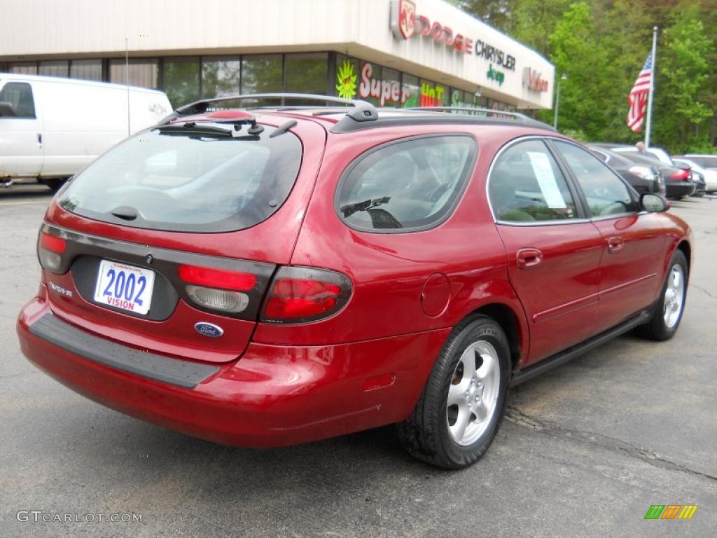 2002 Taurus SE Wagon - Matador Red Metallic / Medium Graphite photo #2
