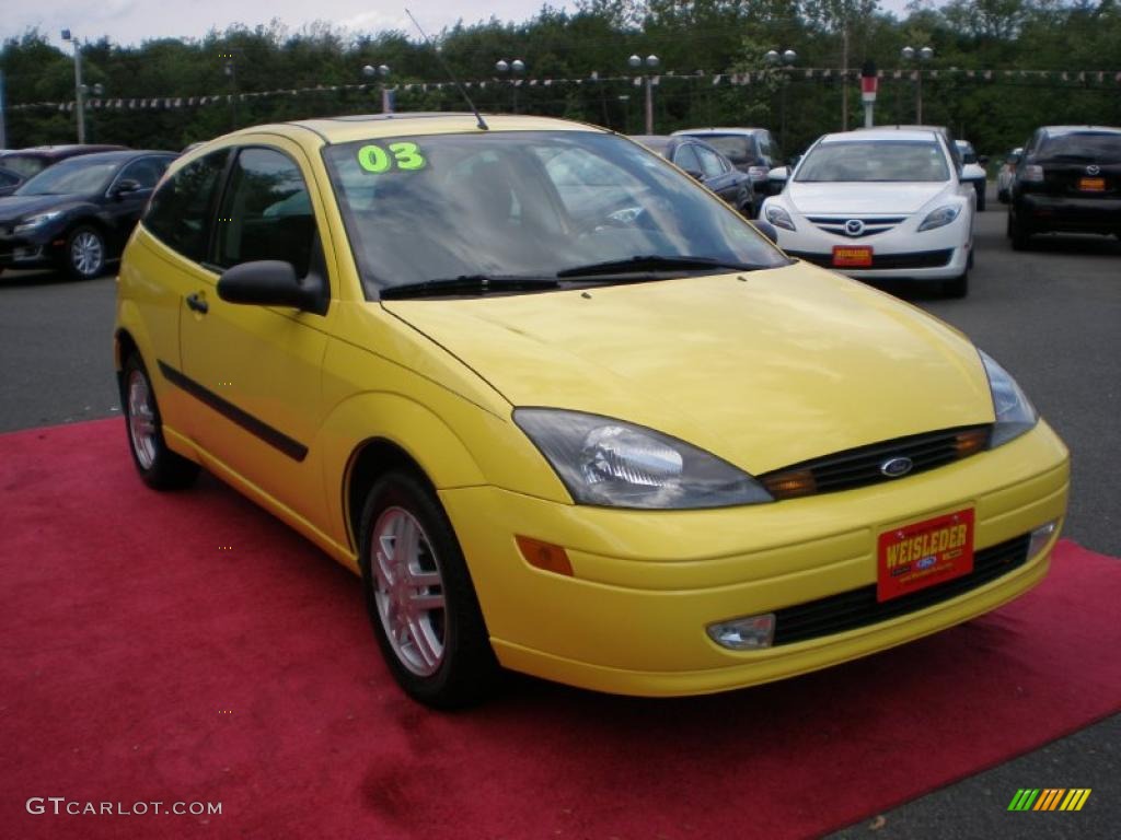 2003 Focus ZX3 Coupe - Screaming Yellow / Dark Charcoal photo #4