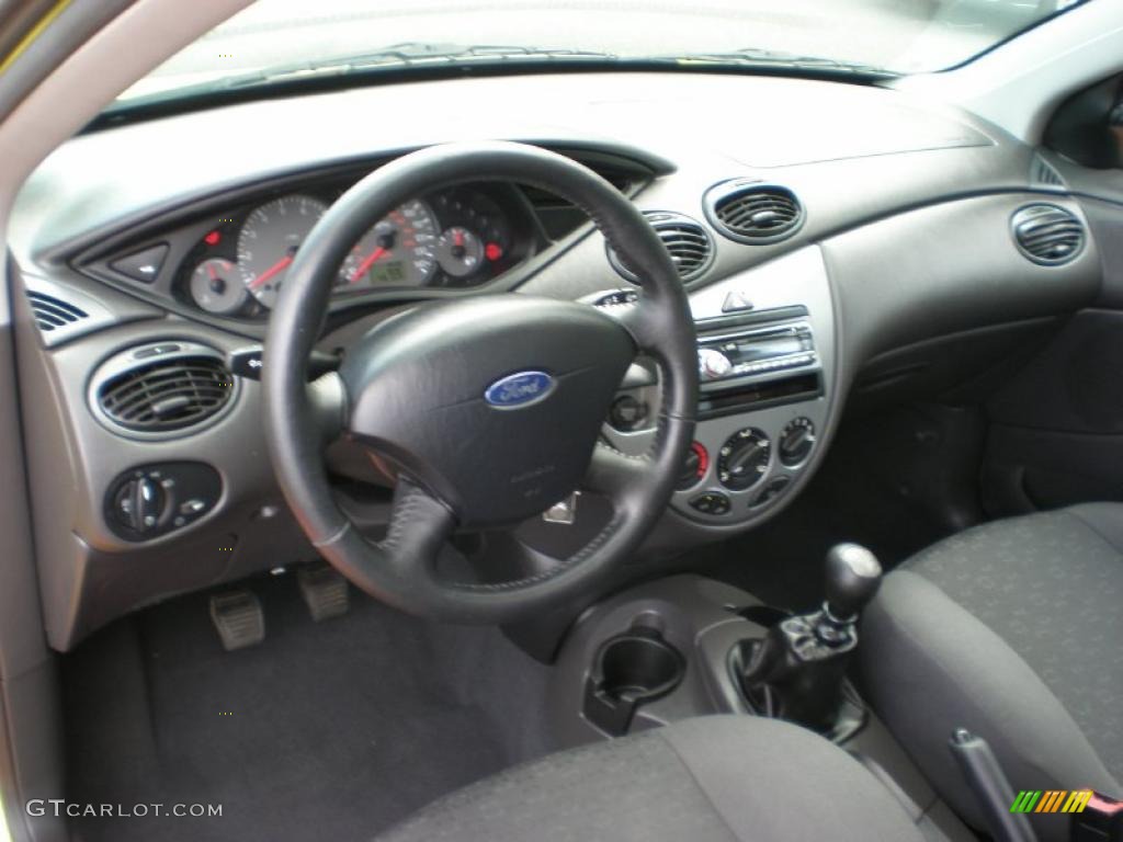 Dark Charcoal Interior 2003 Ford Focus ZX3 Coupe Photo #49723576