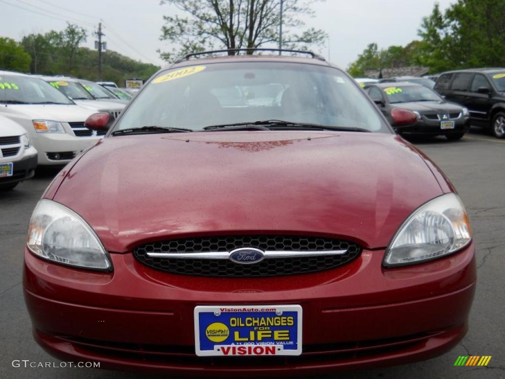 2002 Taurus SE Wagon - Matador Red Metallic / Medium Graphite photo #18