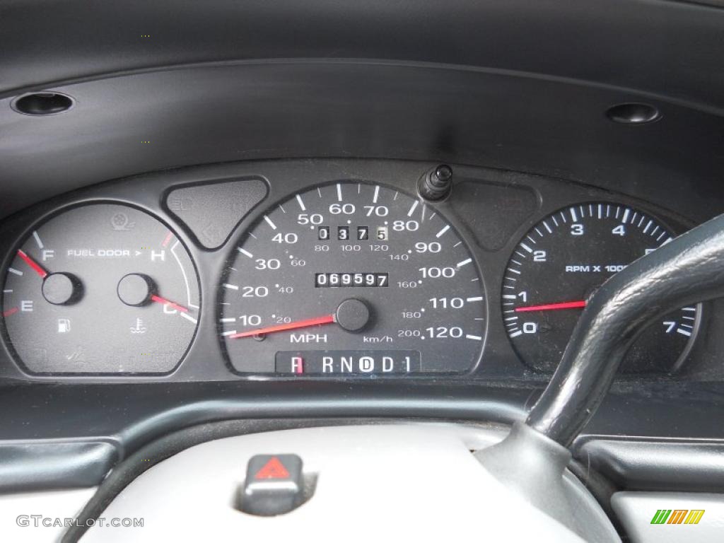 2002 Ford Taurus SE Wagon Gauges Photo #49723753