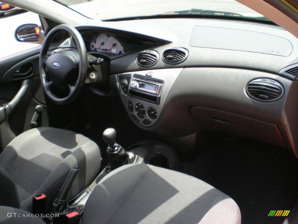 2003 Focus ZX3 Coupe - Screaming Yellow / Dark Charcoal photo #22