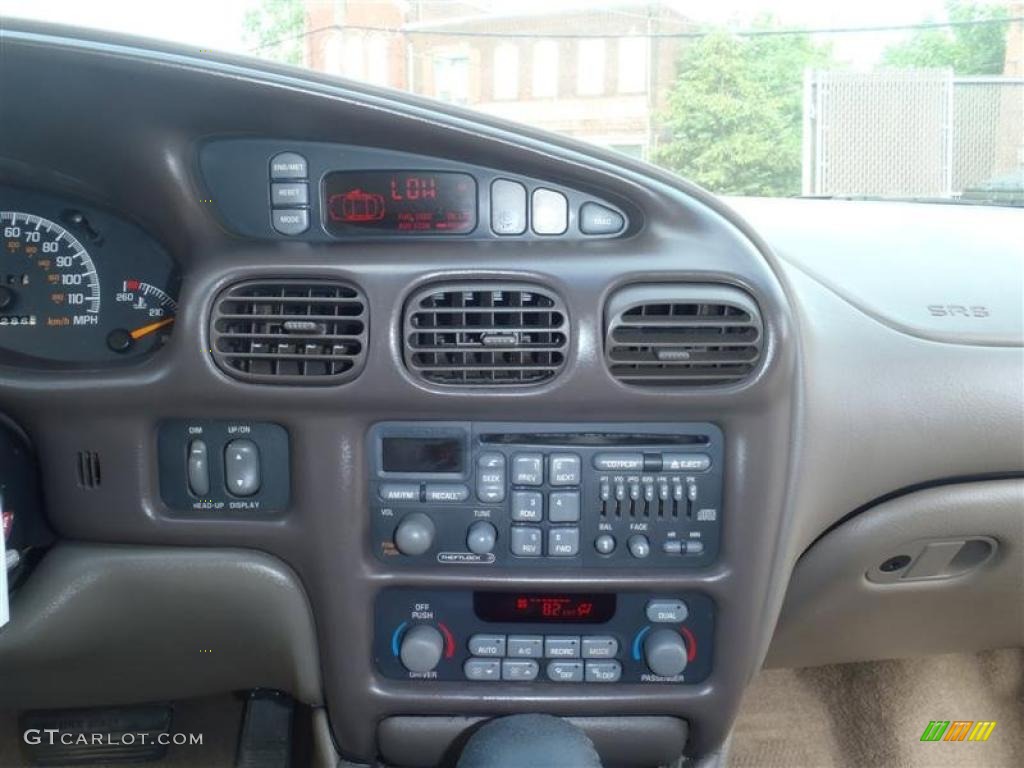 1999 Pontiac Grand Prix GT Coupe Controls Photo #49724302