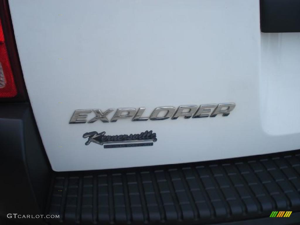 2003 Explorer XLS 4x4 - Oxford White / Graphite Grey photo #34