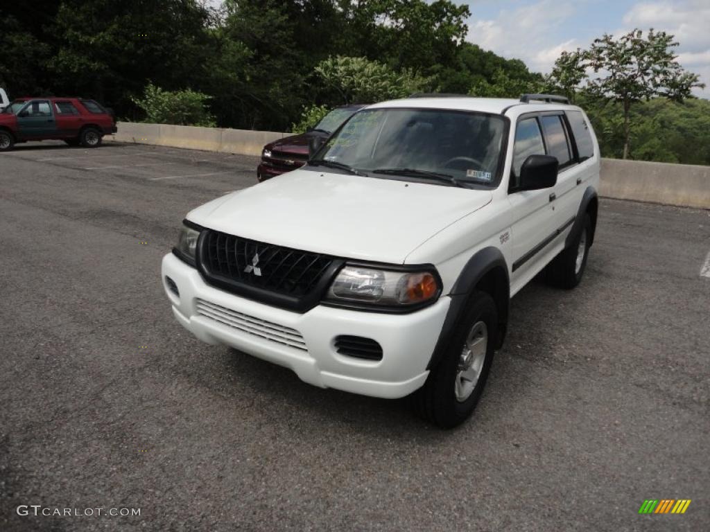 2002 Montero Sport LS 4x4 - Summit White / Tan photo #1