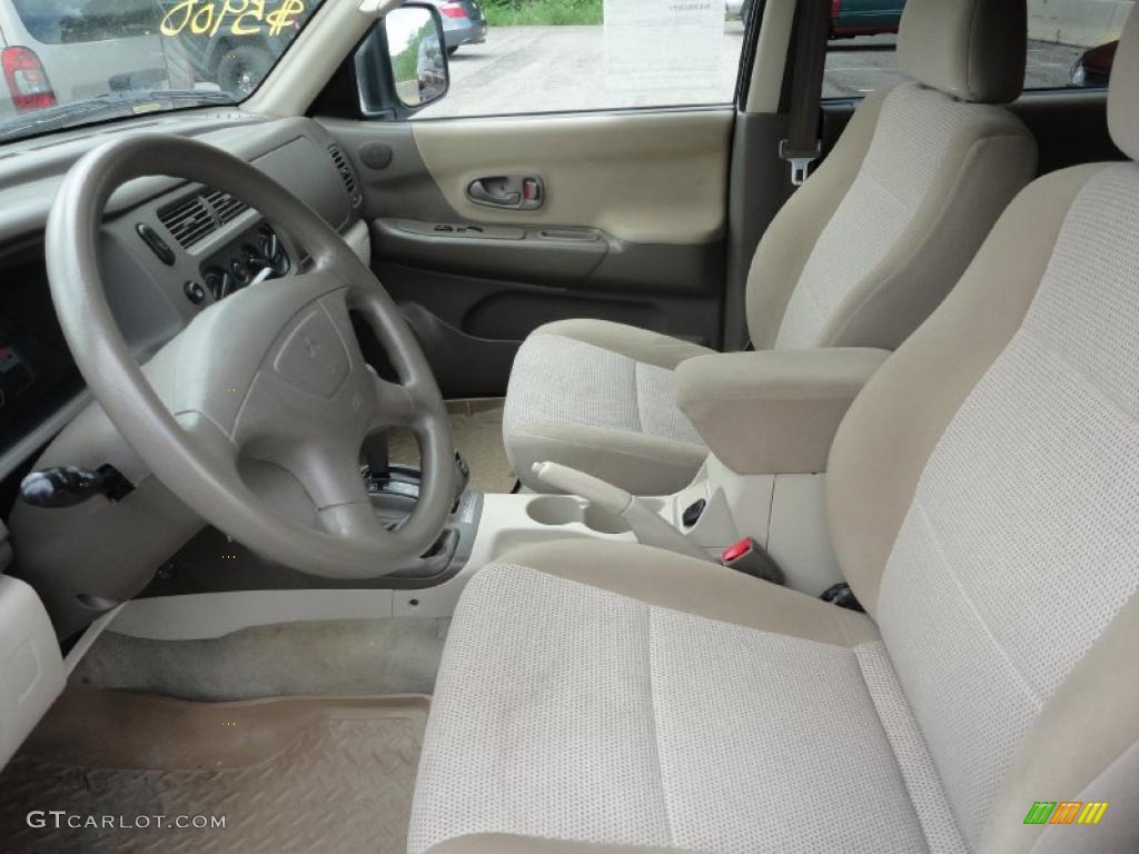Tan Interior 2002 Mitsubishi Montero Sport LS 4x4 Photo #49727365