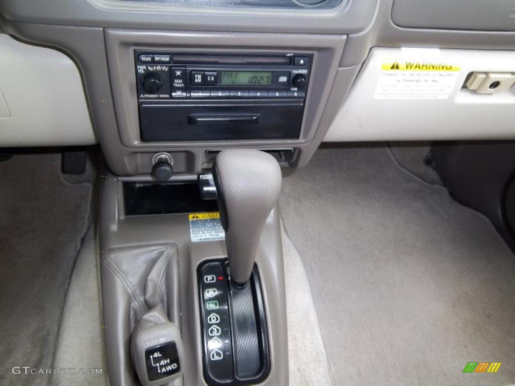 2002 Mitsubishi Montero Sport XLS 4x4 4 Speed Automatic Transmission Photo #49733944
