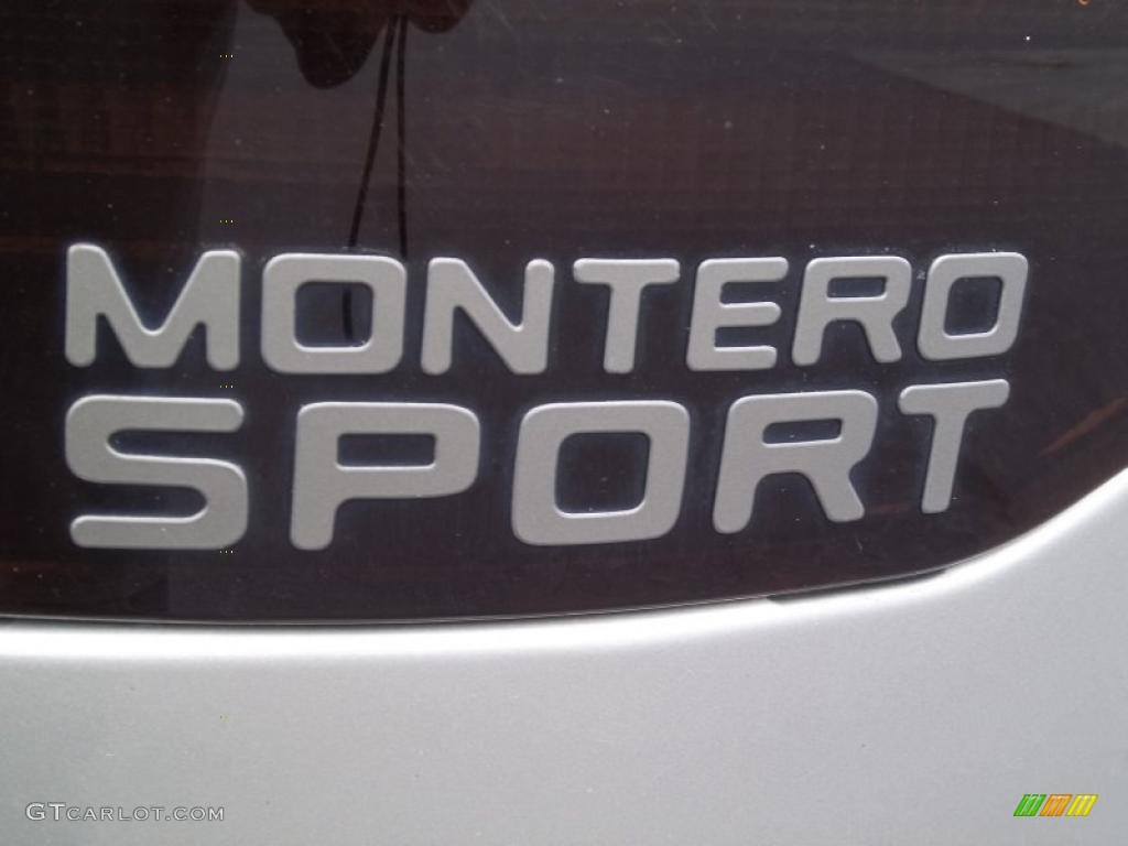 2002 Mitsubishi Montero Sport XLS 4x4 Marks and Logos Photos