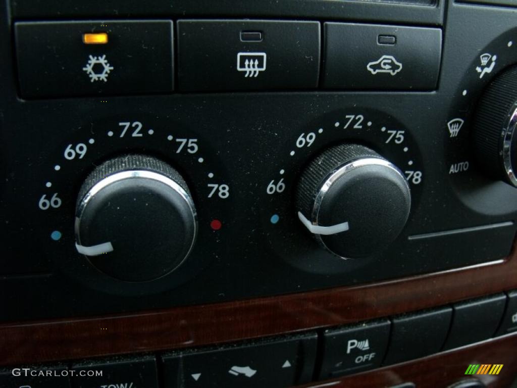 2006 Jeep Grand Cherokee Limited Controls Photo #49736077