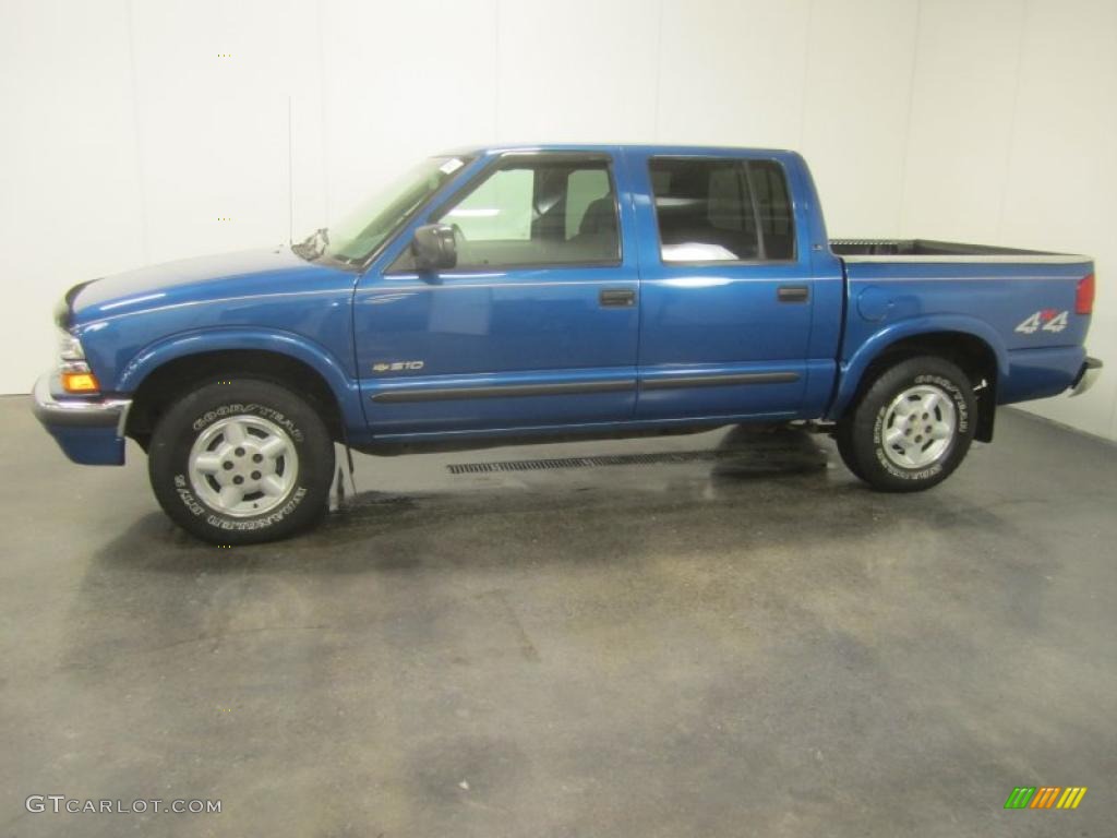 Space Blue Metallic 2002 Chevrolet S10 LS Crew Cab 4x4 Exterior Photo #49736989