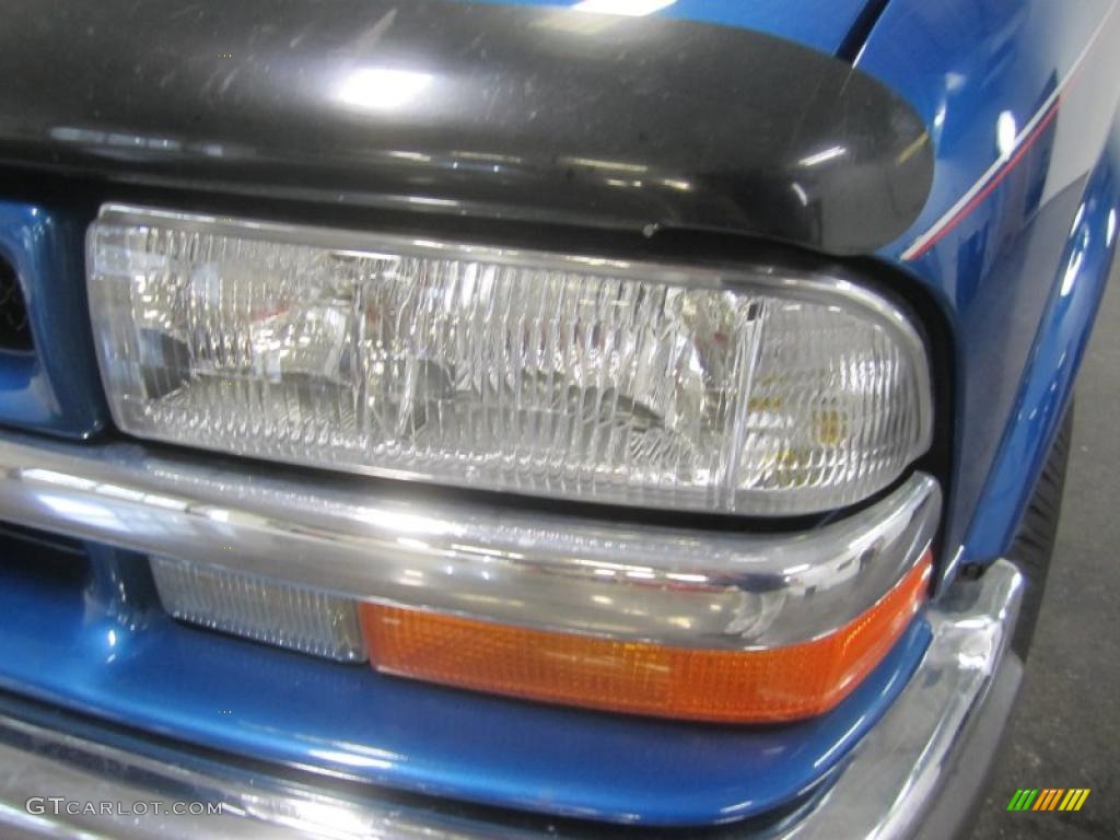 2002 S10 LS Crew Cab 4x4 - Space Blue Metallic / Graphite photo #4