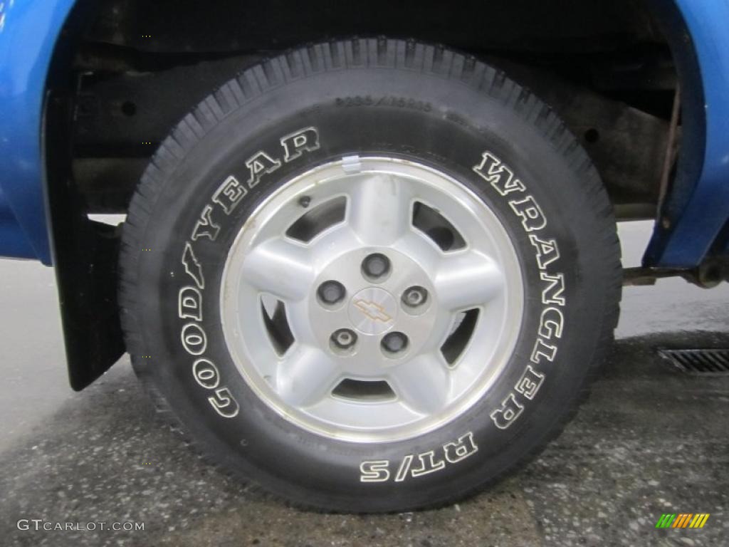 2002 S10 LS Crew Cab 4x4 - Space Blue Metallic / Graphite photo #14