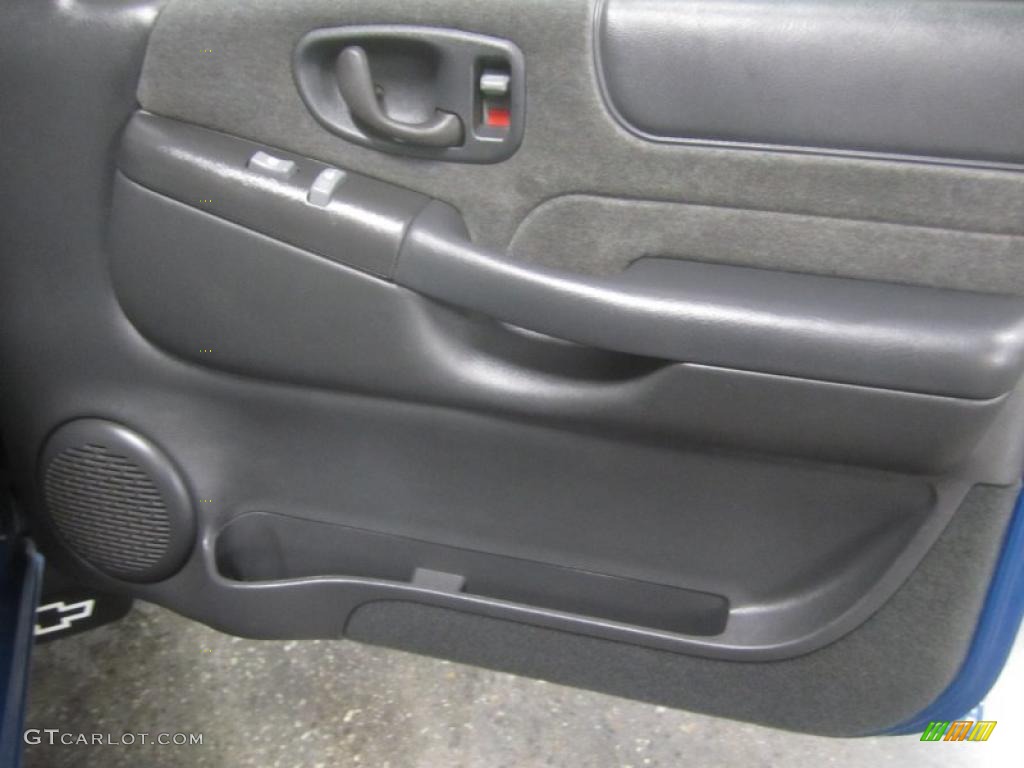 2002 S10 LS Crew Cab 4x4 - Space Blue Metallic / Graphite photo #19