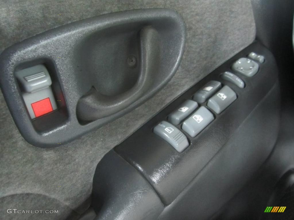 2002 Chevrolet S10 LS Crew Cab 4x4 Controls Photo #49737245