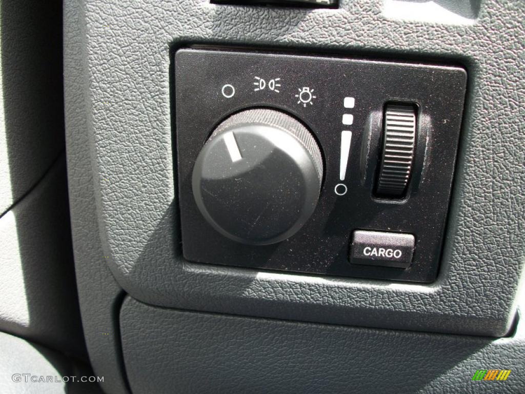 2007 Dodge Ram 1500 SLT Regular Cab 4x4 Controls Photo #49737403