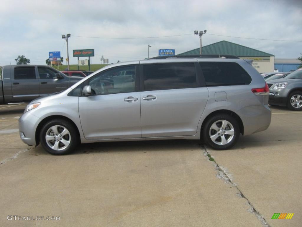 2011 Sienna LE - Silver Sky Metallic / Light Gray photo #4