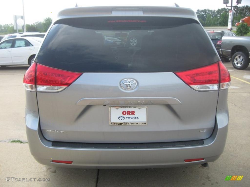 2011 Sienna LE - Silver Sky Metallic / Light Gray photo #6