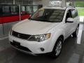 Diamond White Pearl 2007 Mitsubishi Outlander XLS