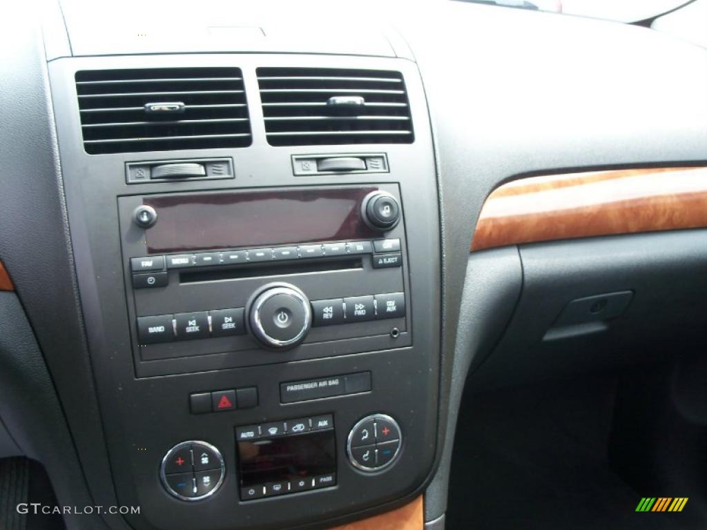 2008 Saturn Outlook XR Controls Photo #49741342
