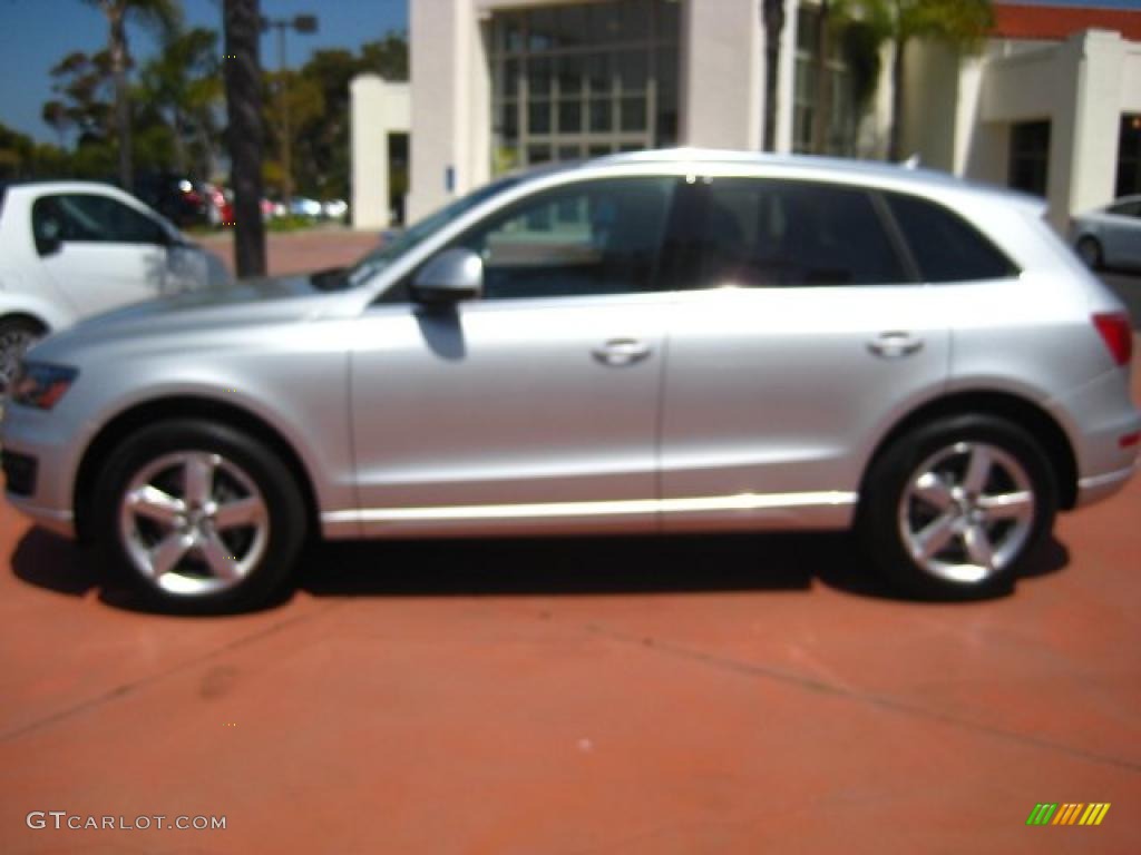 2011 Q5 2.0T quattro - Ice Silver Metallic / Black photo #2