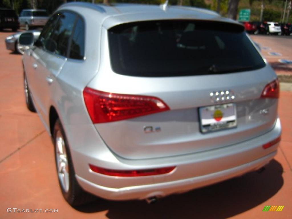 2011 Q5 2.0T quattro - Ice Silver Metallic / Black photo #3
