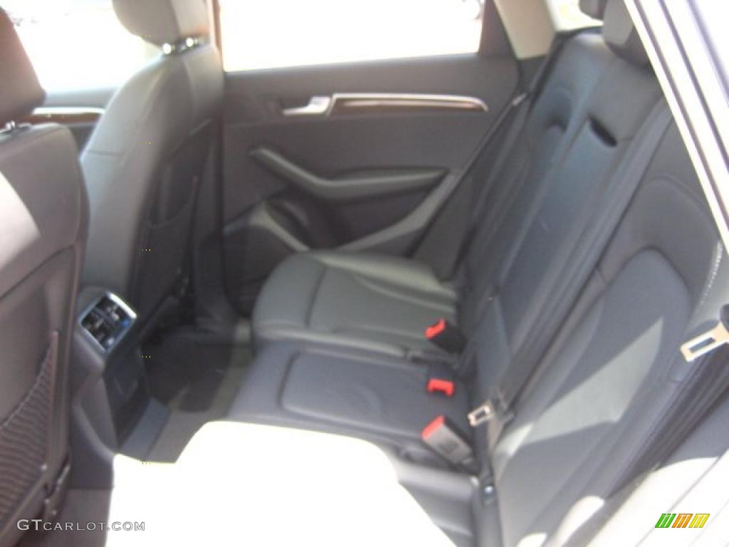 2011 Q5 2.0T quattro - Ice Silver Metallic / Black photo #4