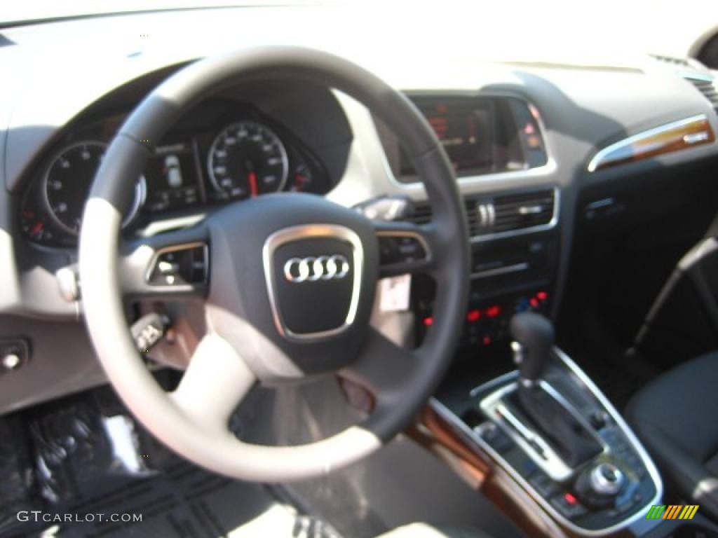 2011 Q5 2.0T quattro - Ice Silver Metallic / Black photo #6