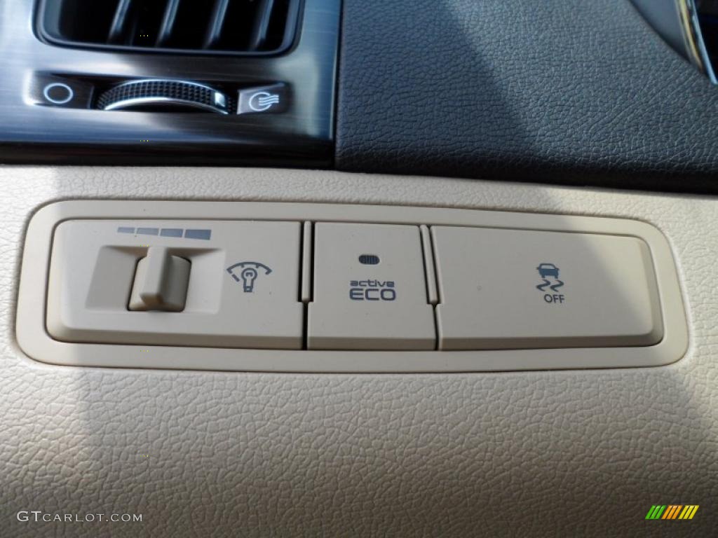 2011 Hyundai Sonata Limited 2.0T Controls Photo #49743010