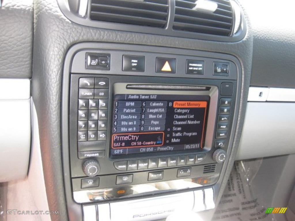 2006 Porsche Cayenne S Titanium Controls Photo #49743013