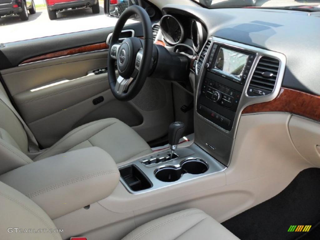 2011 Grand Cherokee Limited - Inferno Red Crystal Pearl / Black/Light Frost Beige photo #21