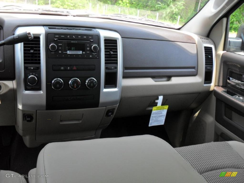 2011 Ram 1500 Big Horn Crew Cab 4x4 - Rugged Brown Pearl / Light Pebble Beige/Bark Brown photo #16