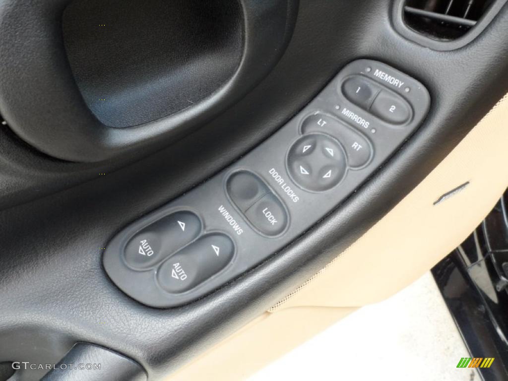 2004 Corvette Coupe - Black / Light Oak photo #31