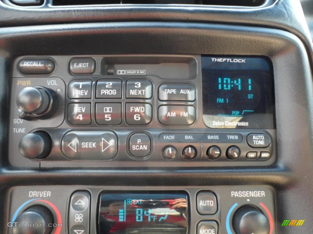 2004 Chevrolet Corvette Coupe Controls Photo #49745626