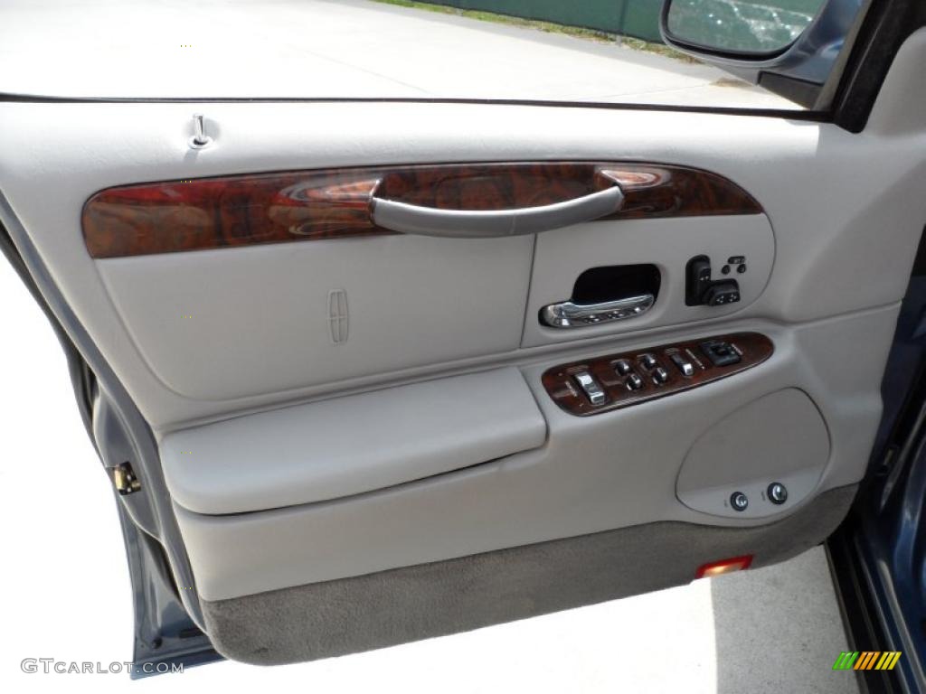 2000 Lincoln Town Car Signature Light Parchment Door Panel Photo #49747432