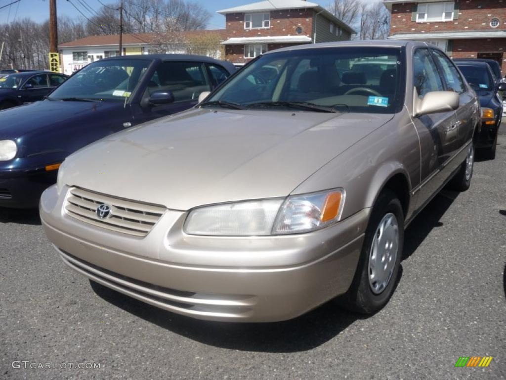 Cashmere Beige Metallic 1999 Toyota Camry LE Exterior Photo #49749313
