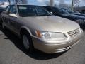 1999 Cashmere Beige Metallic Toyota Camry LE  photo #2