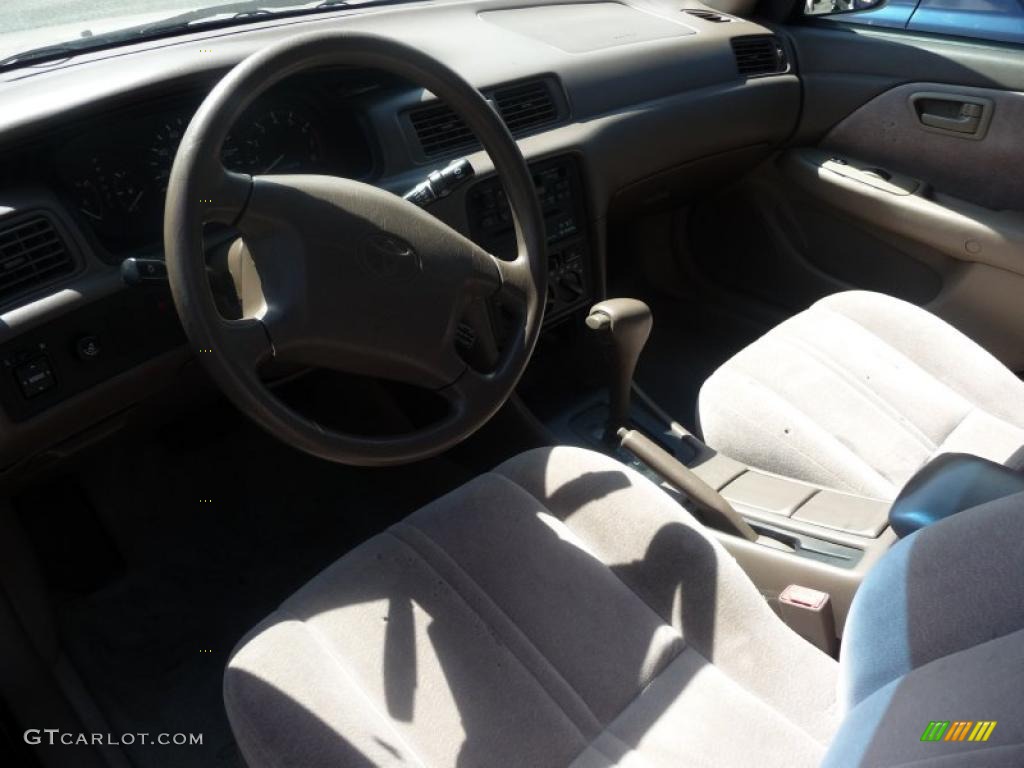 1999 Camry LE - Cashmere Beige Metallic / Oak photo #5