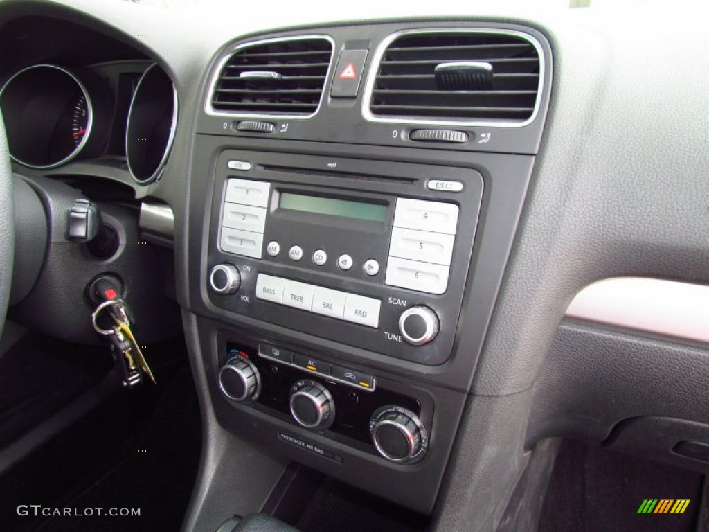 2010 Volkswagen Golf 2 Door Controls Photo #49750606