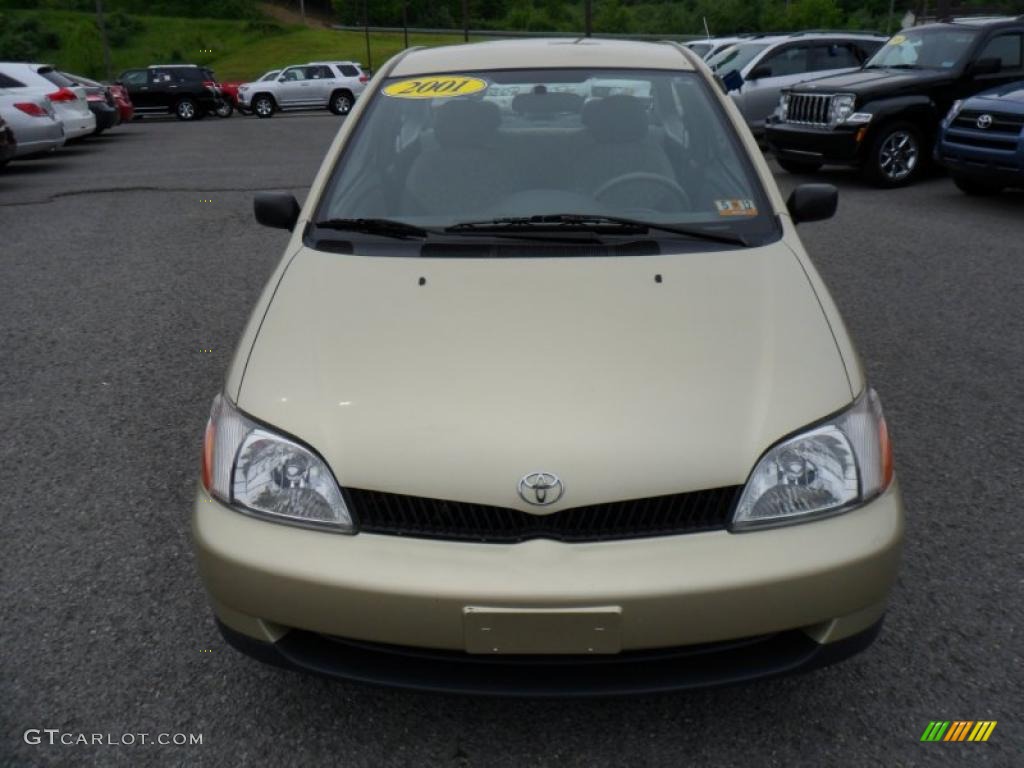 2001 ECHO Sedan - Satin Gold Metallic / Warm Gray photo #2