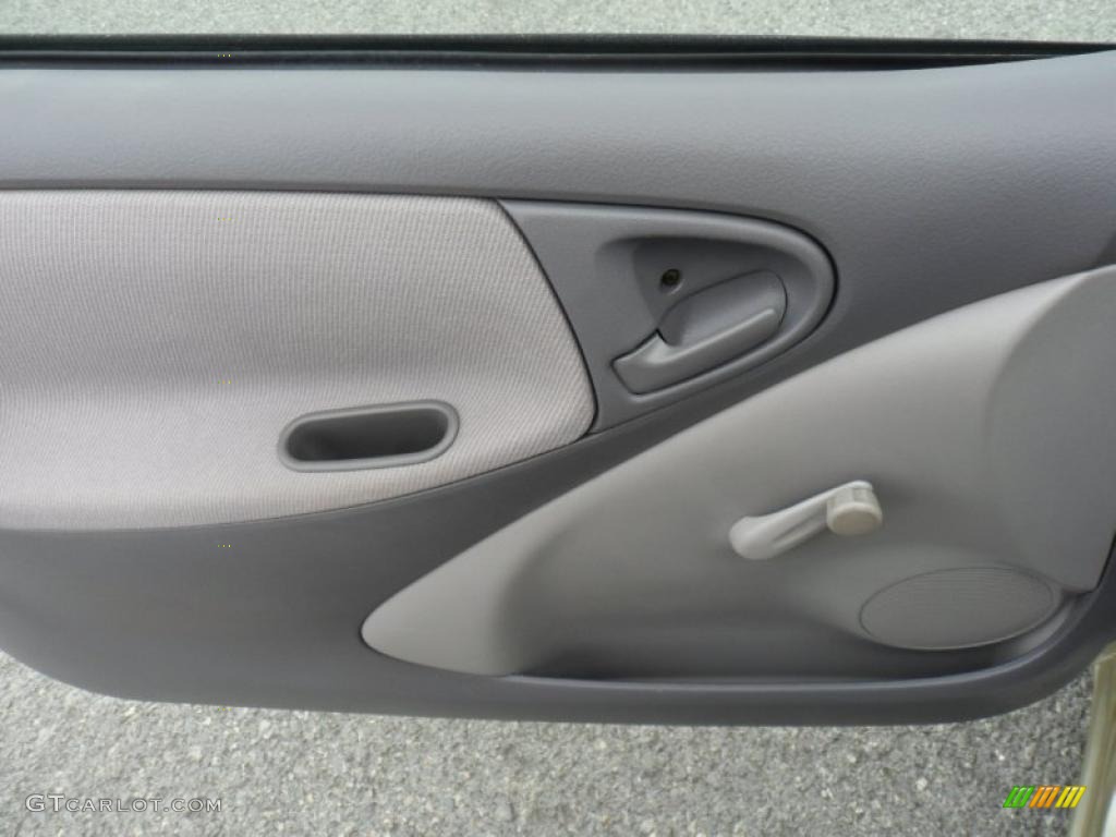 2001 ECHO Sedan - Satin Gold Metallic / Warm Gray photo #13