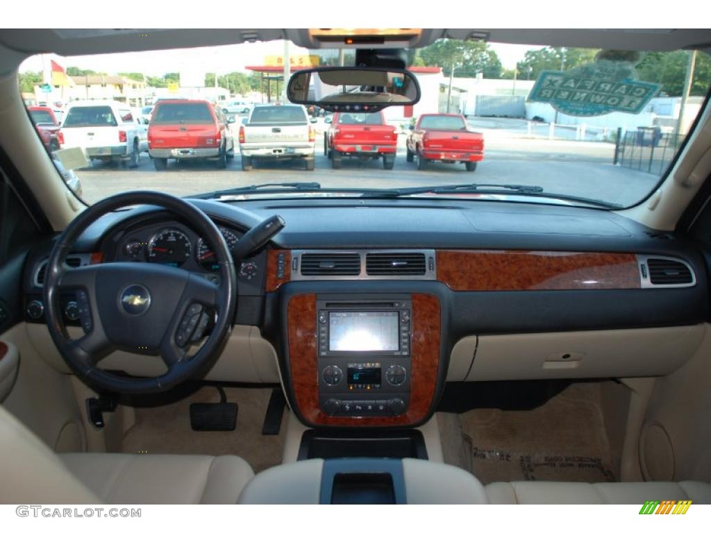 2007 Chevrolet Tahoe LTZ 4x4 Light Cashmere/Ebony Dashboard Photo #49752577