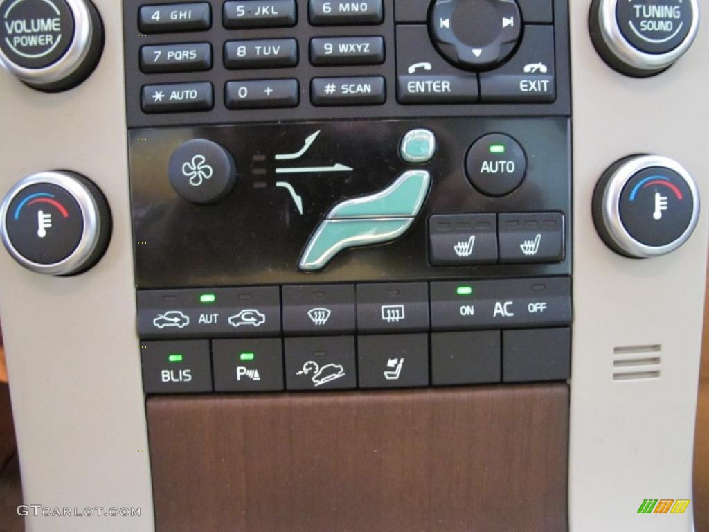 2011 Volvo XC70 3.2 AWD Controls Photo #49754689