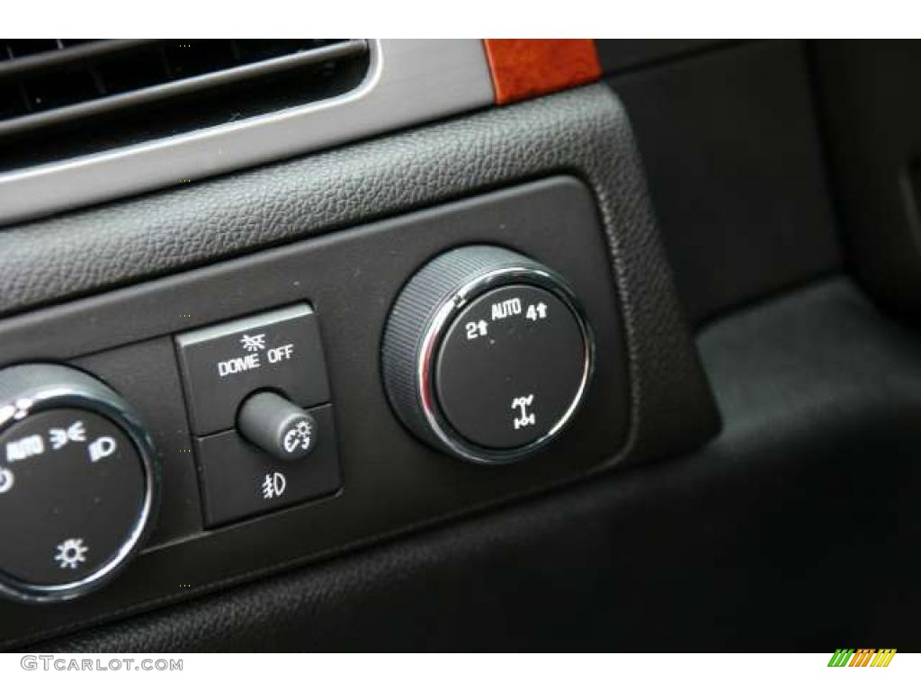 2010 GMC Yukon SLE 4x4 Controls Photo #49756603