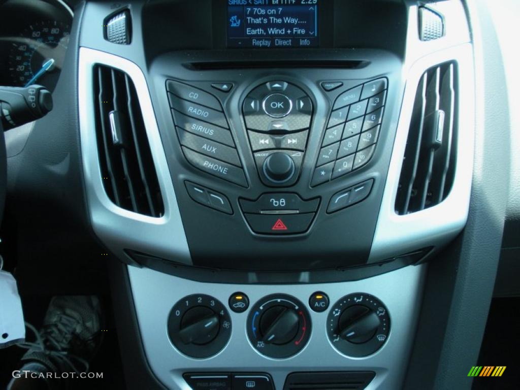 2012 Ford Focus SE Sport 5-Door Controls Photo #49756939