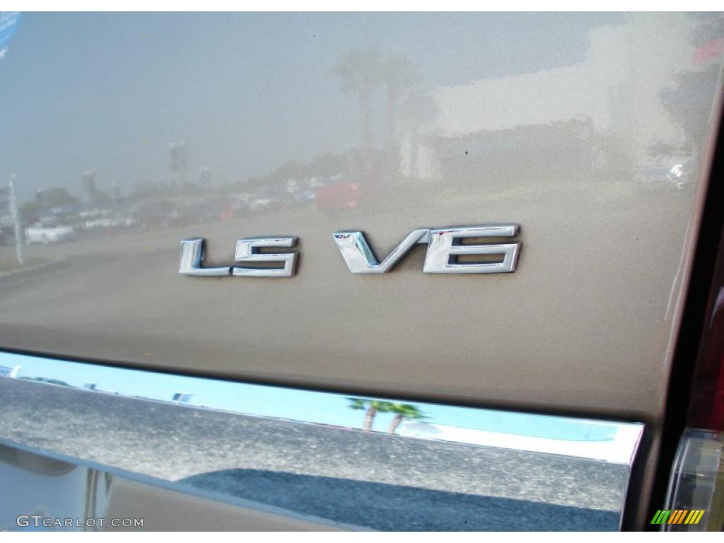 2004 Chevrolet Malibu Maxx LS Wagon Marks and Logos Photos